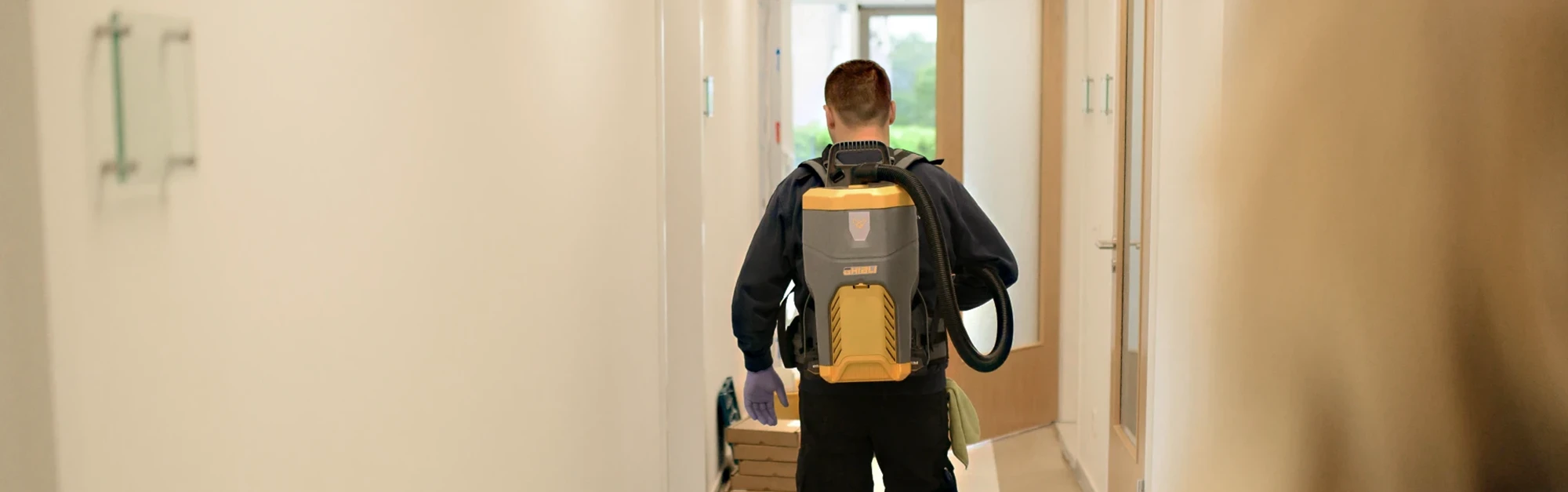 Mitarbeiter bei der Schädlingsbekämpfung