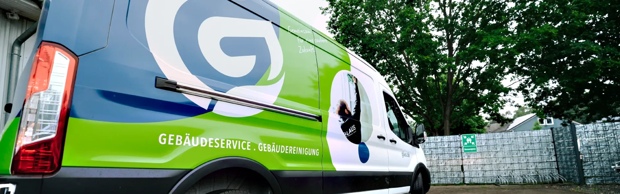 Fahrzeug mit "Glaus"-Aufdruck