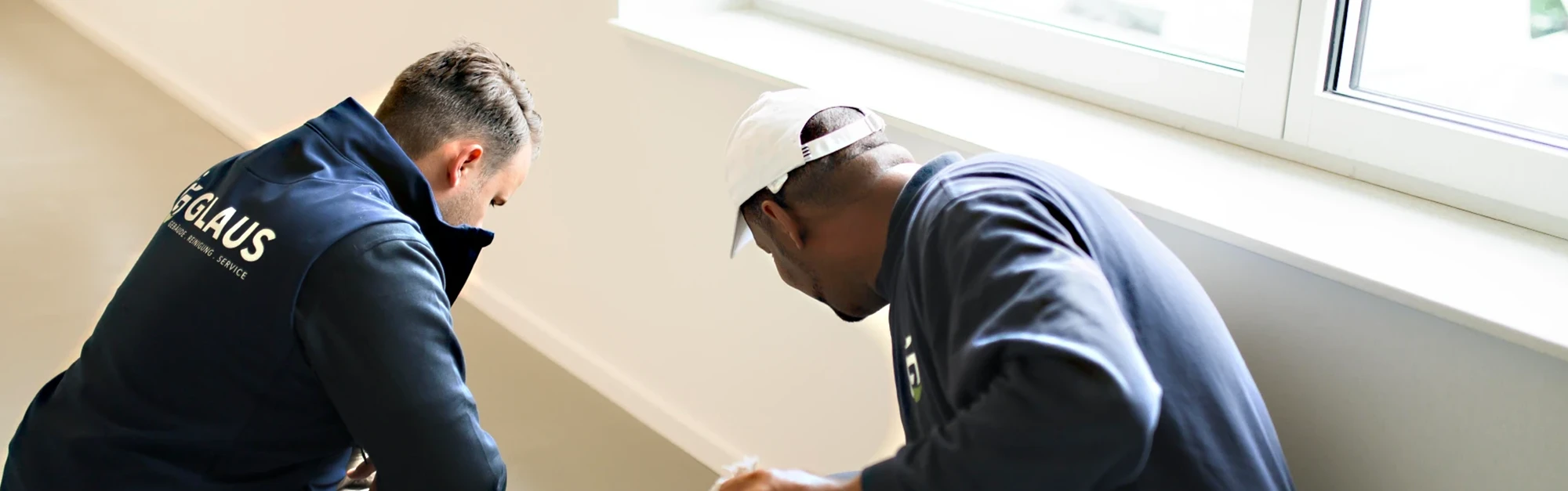 Mitarbeiter bei der Tatortreinigung